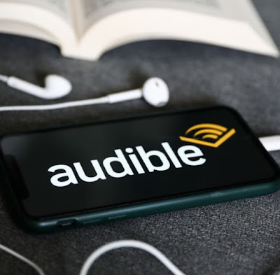 AUDIBLE : livres audio gratuits Audible est le service de livre audio d'Amazon prime, c'est une application qui revendique dans son catalogue plus de 700 000 titres de (livres audio, créations, podcasts et histoires pour enfants) dont 19 000 en français.